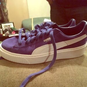Brand new Size 6 Pumas